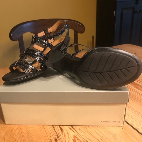 Naturalizer Heels - like new - Picture 1 of 4